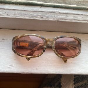 Dakota Smith Lose Demi Blonde Tortoise Shell almond Sunglasses